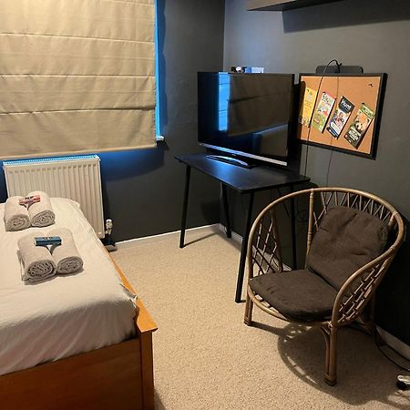 Stylish Double Room In Shared Apartment In Oxfordshire Kültér fotó